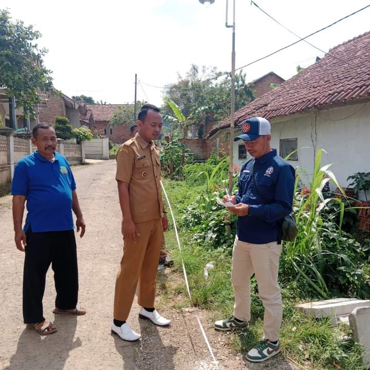 Pengukuran Jalan untuk Rehabilitasi Jalan di Desa Batutumpang